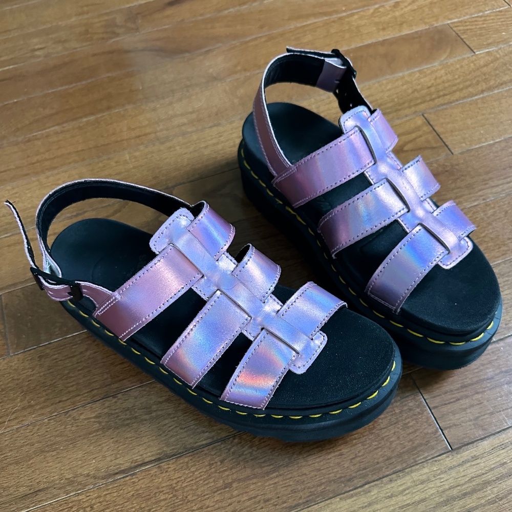 Doc  Martens sandals pink!